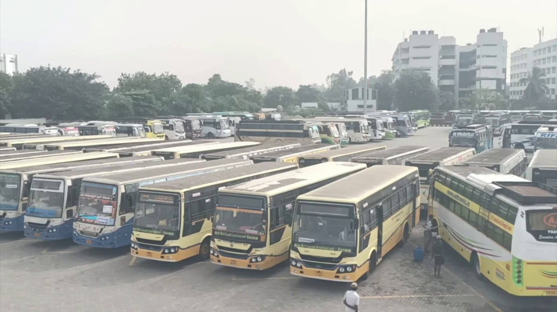 கிளாம்பாக்கத்தில் பொங்கல் பண்டிகையை முன்னிட்டு இன்று முதல் சிறப்புப் பேருந்துகள் இயக்கம்